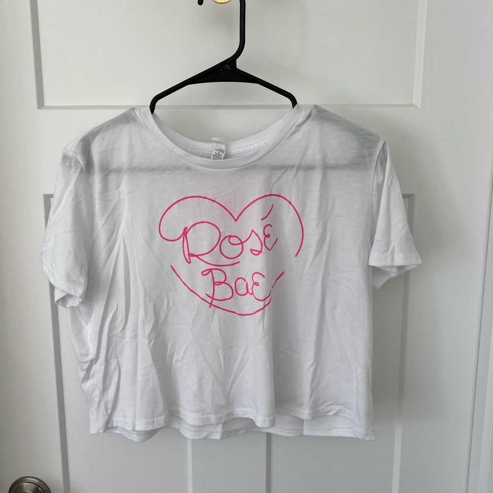 White cropped tee